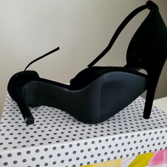 New w/box | Heels - Picture 6 of 11